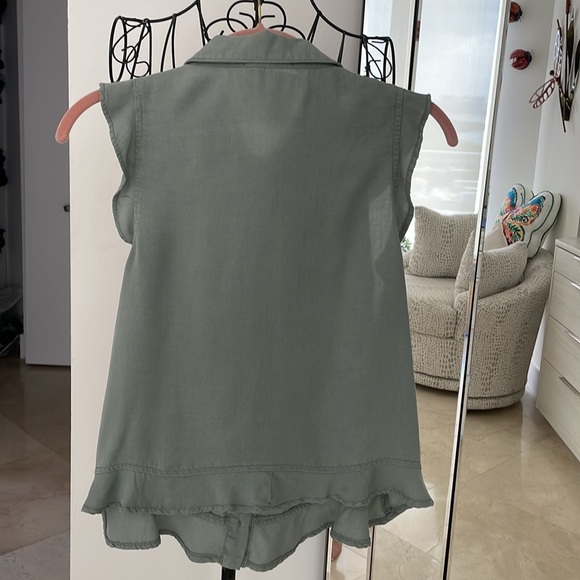 NWT BELLA DAHL RUFFLE SLEEVELESS BUTTON UP TANK - Picture 8 of 9